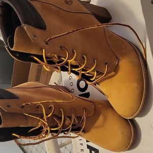 Timberland Women's 7 1/2 boots with heels